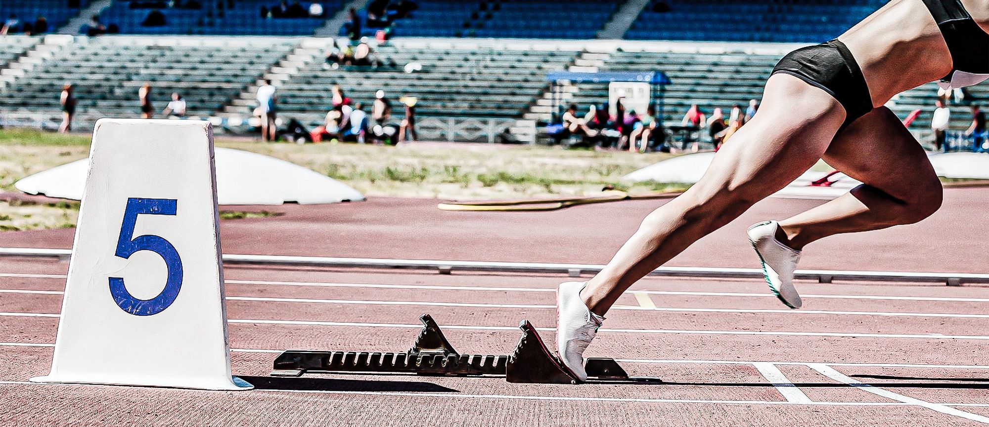 female runner startblock sprint